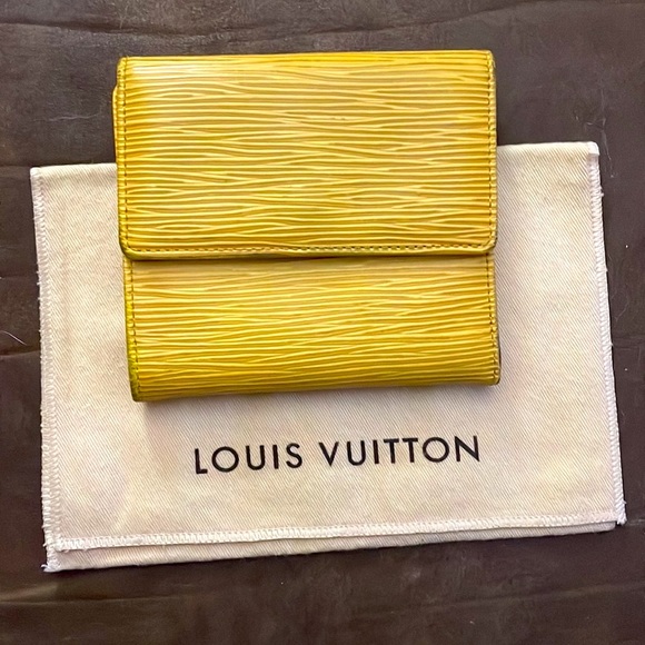 LOUIS VUITTON Epi yellow wallet. - Picture 2 of 7